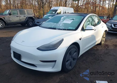 2021 Tesla Model 3 Long Range Dual Motor All-Wheel Drive z USA, uszkodzony, nr VIN 5YJ3E1EB4MF054990